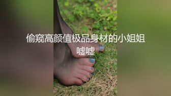 沙发上和两妹子一起玩