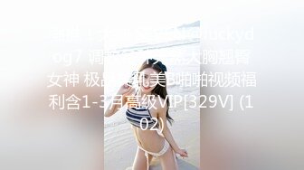 举牌认证美臀女乖乖让人后入猛干