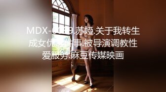 【年纪不大小妞太骚了】暴力扣穴，粉粉肥逼假屌猛捅，从下往上视角拍摄，双指扣入一直流水，小逼好痒淫语骚话