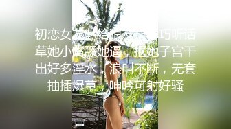  熟女妈妈 精神小伙和妈妈边操边缠绵互吻 趴在妈妈丰腴的身上大力抽插 只听啪啪作响