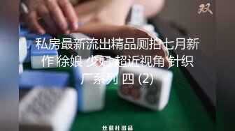  红色情趣连体丝袜伪娘吃鸡3P 哎呀好大 啊啊射在我的逼里 被两根大肉棒轮着操 爽叫连连 爆