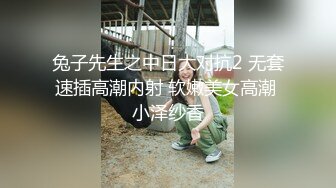 【新片速遞 】  针织厂女厕呢大衣黑打底清纯小女神,平滑的无毛馒头穴和圆洞撸射