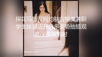 微胖女神露脸来袭，跟狼友互动撩骚精彩小秀，诱惑艳舞