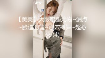 景区厕所偷拍制服美女导游上厕所