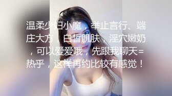 商場小飾品攤前連續抄到三個美女裙底風光,其中一個穿著透明內內