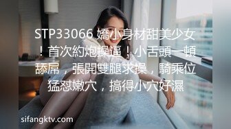 趁女友不在强行推倒了她还在上大学的漂亮美女表妹,开始不同意挣扎反抗,干爽后呻吟浪叫,干的越用力叫的越厉害!