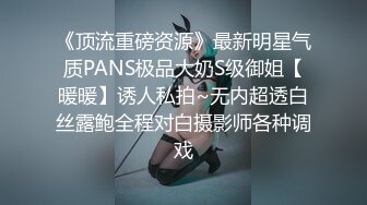 五官非常精致甜妹小姐姐 半脱下裤子舌吻调情 特写手指摩擦扣穴