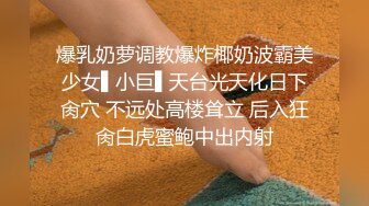 乖巧的蝴蝶逼小少妇让小哥玩弄，逼逼里灌水洗干净才舔，嘴里叼着鸡巴让小哥抠穴，沙发上抱着草精彩又刺激