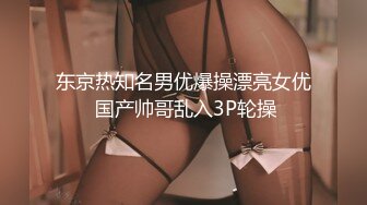 说服女朋友在浴室暗中偷拍其他女同学脱衣服