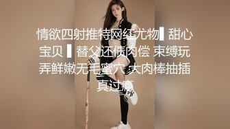 妩媚风骚贵妇人漏出骚奶子揉捏，掰开骚穴看特写，逼逼水嫩丝滑