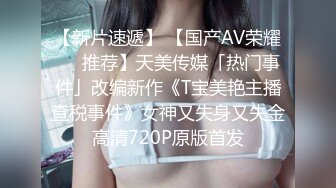 女上露脸面对大鸡鸡，发情少妇使劲往逼里塞