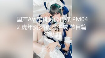 渣男趁着女友上班和女友的闺蜜在出租屋偷情这女的真是骚一边吃屌一边玩手机