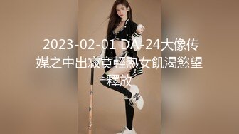 内裤哥酒店大战穿着齐B小短裙的性感丝袜白领美女,太骚了,内裤都没穿,撕破丝袜直接开干,鸡巴太大把美女操生气了！