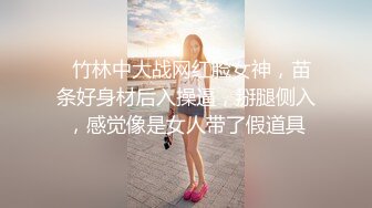 真实两单男同时上阵，夫人叫声惨烈，老公在旁边拍摄，饶有兴趣~ 