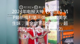 饥渴的哺乳期奶妈，全程露脸骚逼饥渴难耐想要狼友的大鸡巴草，淫声荡语互动，挤奶水给狼友喝，抠到骚逼高潮