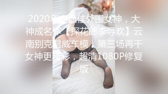 咖啡店女厕全景偷拍美女尿尿??居然还有美女在自摸