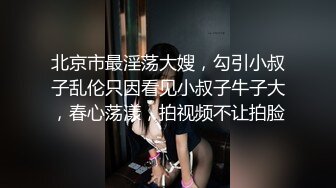 牵着母狗，手持铁链输出她