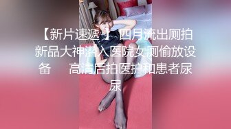 Nanako 在她性感的角色扮演中身材矮小地站在你面前，试图隐藏她是多么的角质。所以你命令她站在那里，用她的内裤按摩她的阴蒂。但是你想要更多，让她脱掉她的内裤，试着在抚弄自己的同时保持站立。当她几乎无法站立时，您让她坐在沙发上，但她必须在她的阴蒂上使用强力振动器以使自己反复达到高潮。