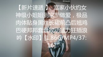  烈焰红唇极品网红美女拨开丁字裤炮友一顿舔逼，第一视角特写操逼，圆润美臀骑乘爆操