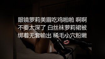 大屁股骚奶子黑丝诱惑颜值也还不错的无敌骚浪贱，让小 哥床上放肆抽插，奶子乱晃叫的骚，后入双插菊花逼逼[