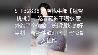 饥渴熟女厨房玩大黄瓜 身材性感诱惑