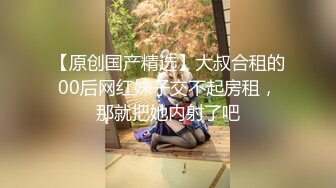 老公带性欲旺盛的老婆让2同事一起玩3P 自己在旁边指挥如何干她