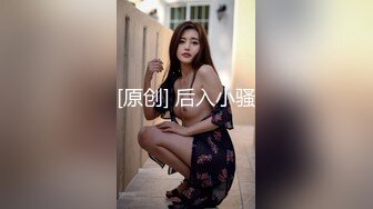 咖啡厅女店员私底下是个欲女下班和两个同事在店里3P淫乱