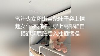 内射抱操，半推半就的00后娇小美女，去她家操