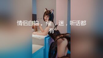 卷发美女穿着背心给自己的男友吃鸡鸡