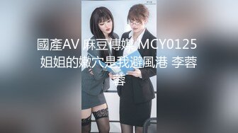 美妻3p嘴里含老公屁股让单男操