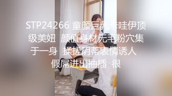 被破麻女带来的纯真制服女在初次的乱交中狂乱不已