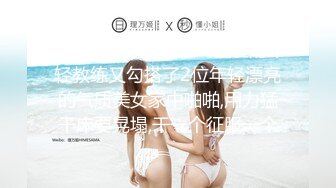 奶茶店女厕白短衫牛仔裤清秀小妹,两片红嫩的微毛鸡冠唇真想蹭蹭[