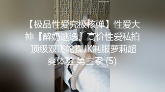  淫荡指数9分高颜值女神大战头套男，边插边用辣椒黄瓜爆菊，双洞齐插白浆四溅太骚了