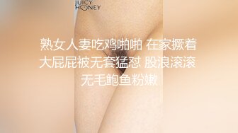 -两位小姐姐约驾校教练在学车训练场打炮裸奔瞎逛