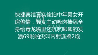 清纯娇羞的粉嫩小妹露脸躲在浴室里跟狼友发骚，全程露脸无毛白虎逼掰开给狼友看特写，洗澡诱惑揉奶玩逼真骚