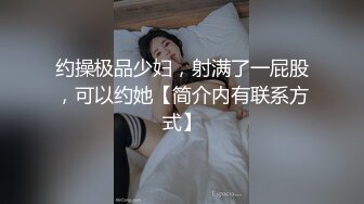 穿着睡衣的小少妇，全程露脸无毛骚穴，撑爆小嘴的大鸡巴，主动上位抽插夹的好紧，让大哥干的高潮冒白浆刺激