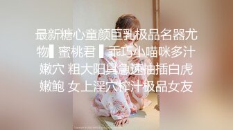 小湿妹跟土豪小哥出来玩车震，乖巧的舔弄鸡巴吃蛋蛋，让小哥给舔逼咬阴唇叫得好骚，直接无套抽插骚穴真刺激