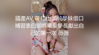  骚娘子在家露脸跟大哥激情啪啪，全程露脸衣服都没脱完就被猴急的大哥按在厨房草了