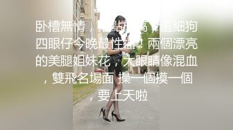 黑客破解家庭网络摄像头偷拍半夜短发少妇看着老公撸硬的鸡巴趴倒骑坐大屌