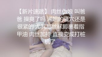 清纯眼镜双胞胎妹子今天一人在家自慰，撩起吊带背心露贫乳，特写假屌骑乘抽插