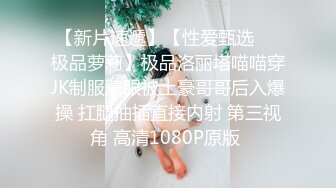 蒙头后入女友，屁股啪啪响