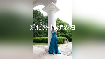 蜜桃臀小骚货躺在床上被大哥草嘴玩奶子掐奶头，主动上位被大哥无套爆草抽插各种姿势蹂躏，直接干内射真骚