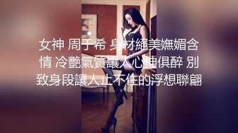 黑丝巨乳骚妈俯视视角，后入骚妈丰满肉体