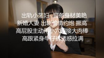  绿帽老公带着美女老婆酒店找单男啪啪自己在旁边拍