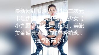 年龄不大却很骚00后嫩妹子，无毛极品肥穴假屌猛捅，骑乘抽插高潮出水，掰穴特写扣弄，小穴很紧致淫骚