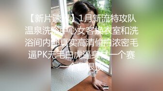 长发飘飘的美少妇 黑框眼镜 戴着护士帽 炮友家里啪啪大秀 口交 掰开腿站着后入式插逼 女上位操逼 很诱人