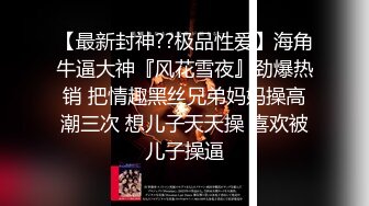 半夜睡不着隔着纱窗偷窥邻居美眉洗澡修逼毛玩手机不小心让她发现了幸好没有大叫