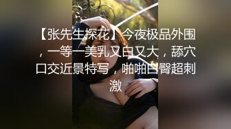 KTV女厕偷窥条纹衫美女嘘嘘尿完还不走占着茅坑