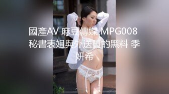 放假趴窗偷窥隔壁家的媳妇洗澡❤️光着身子晃悠 (1)