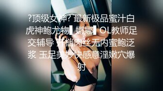 商场女厕蹲守粉衣黑裤眼镜美妇两片紧闭的细长红穴缝真想插进去